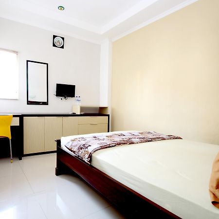 Hotel Elresas Lamongan Exterior photo